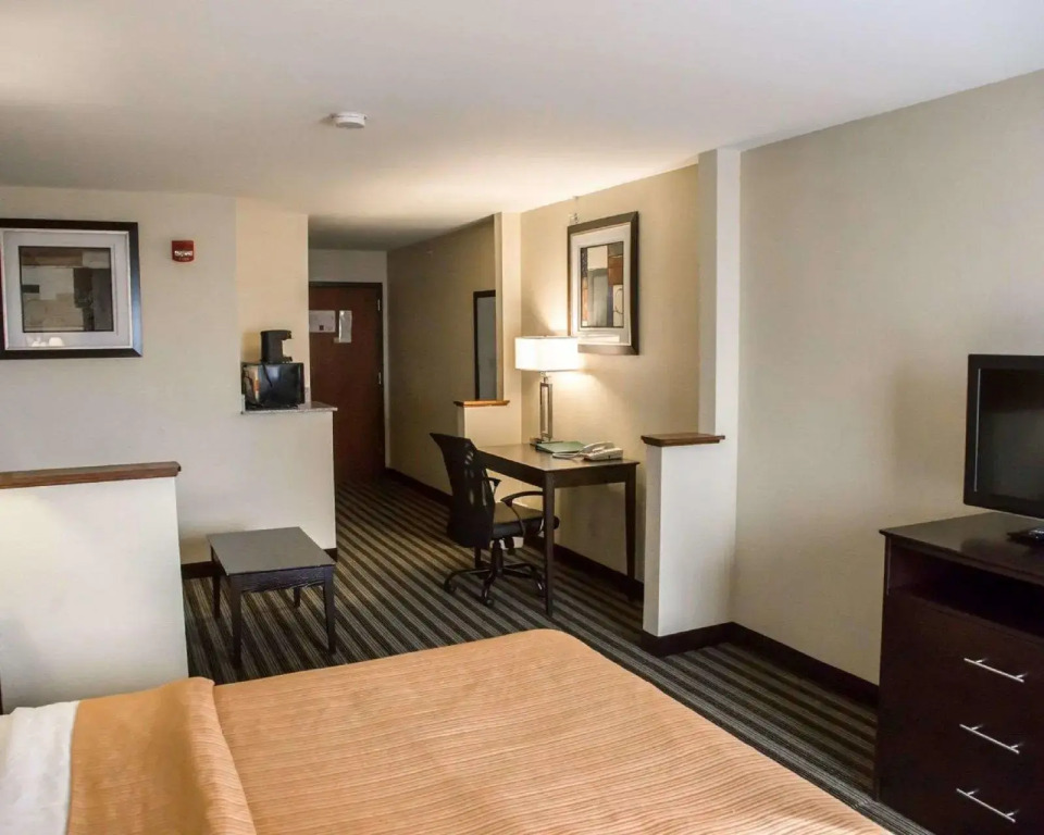 Quality Inn & Suites Loves Park near Rockford