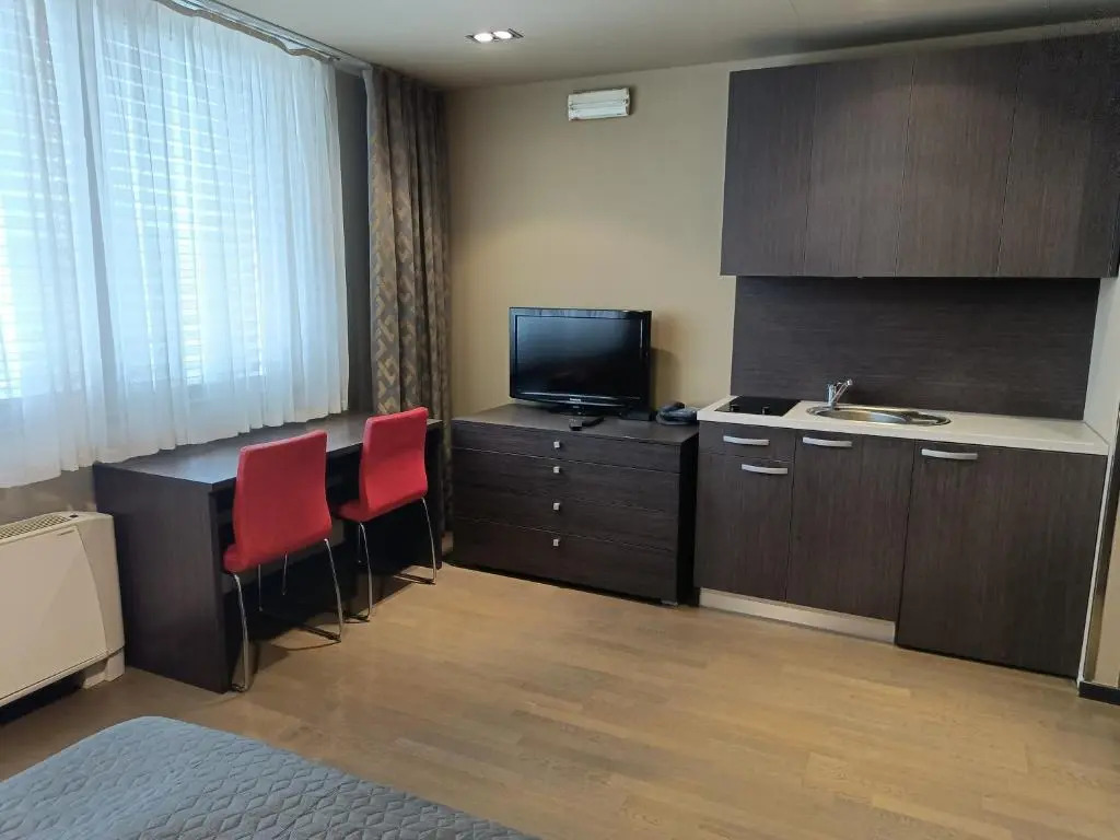 Nitro Rooms
