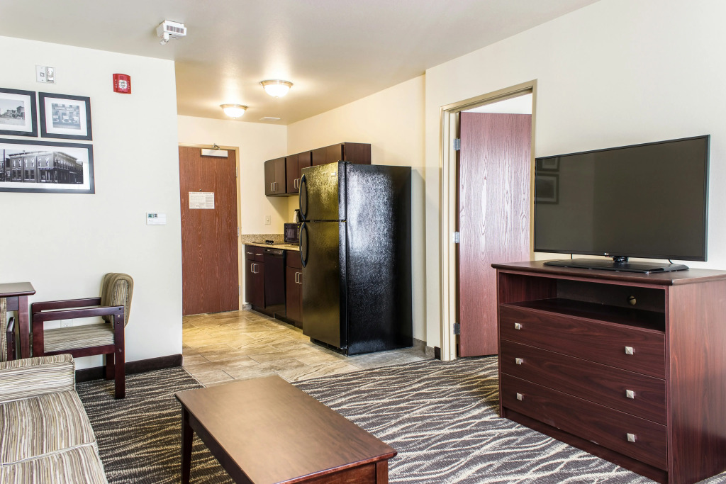 Cobblestone Hotel & Suites - Chippewa Falls