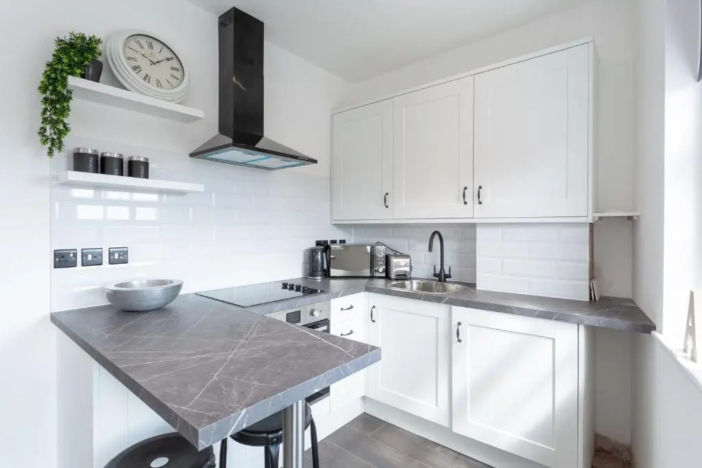 Trendy Studio with Free Parking, Walk to Beach & Shops