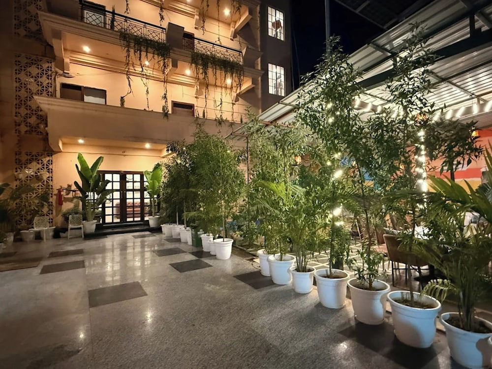 Hotel Heritage Divine Varanasi