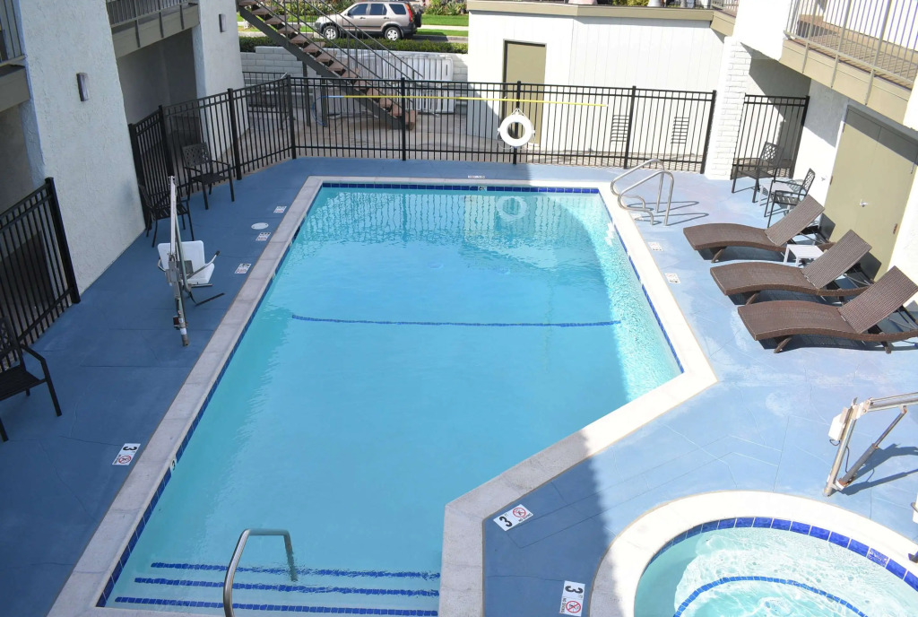 Signature Anaheim Maingate