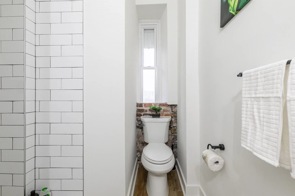 3BR Apartment With Netflix Near King Street