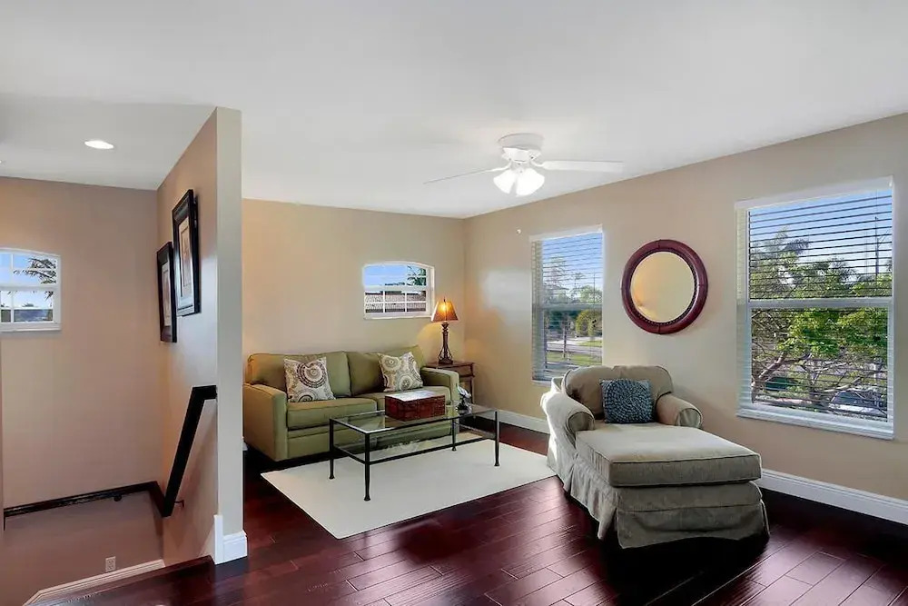 COPPER20 5 Bedroom Holiday Home by Marco Naples Vacation Homes