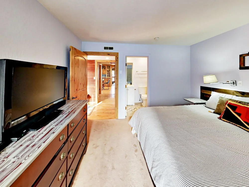 Mountain-view W/ Hot Tub, Across From Lift 2 Bedroom Condo