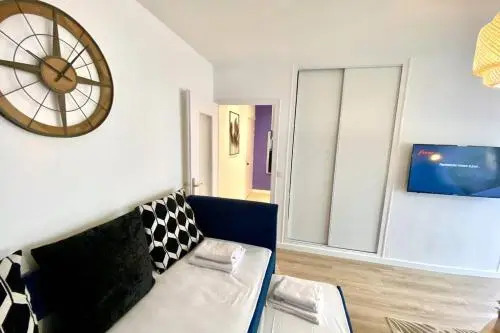 SOBNB DR FAVRE 2- Studio 4 personnes, neuf, 50m gare
