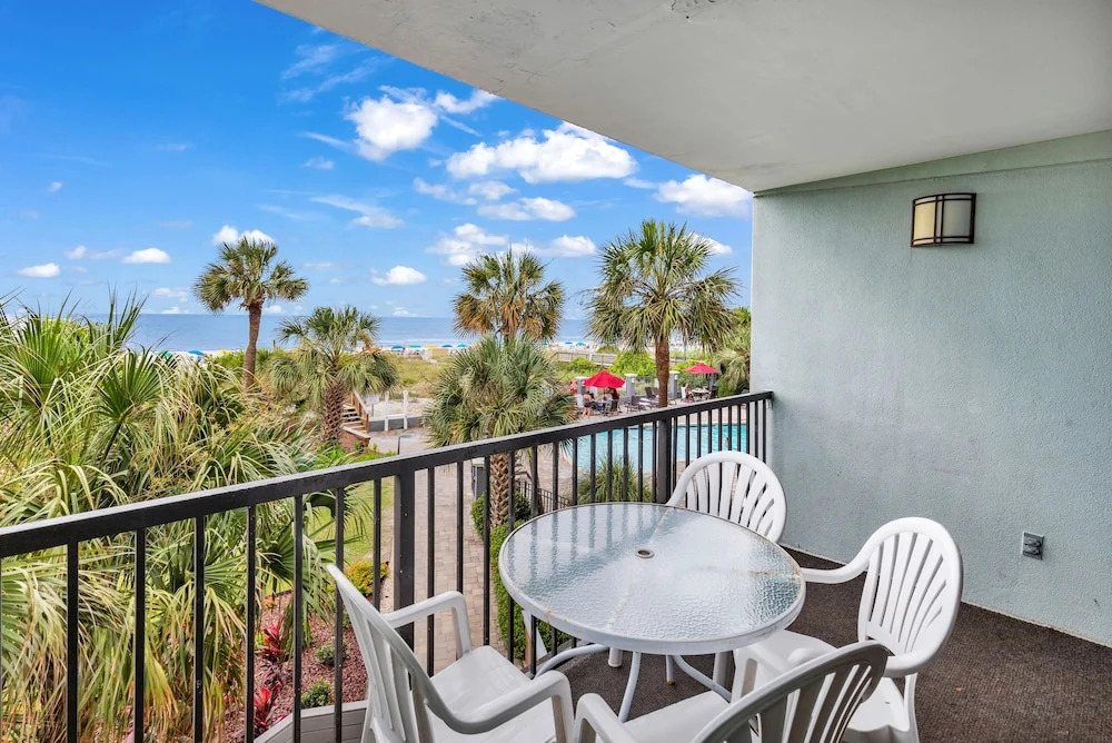 2BR Ocean View Condo w Private Balcony