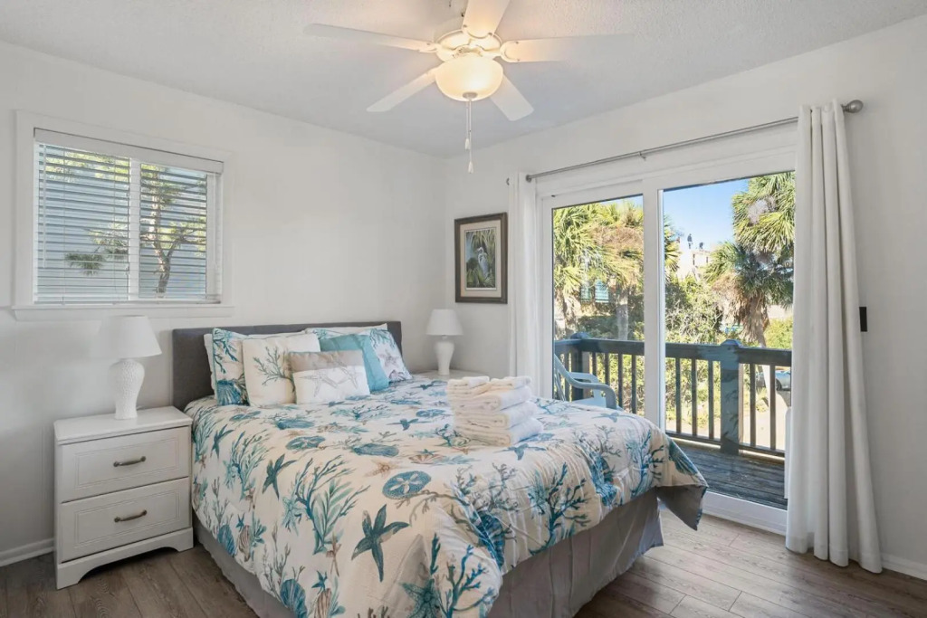 474 Tarpon Blvd