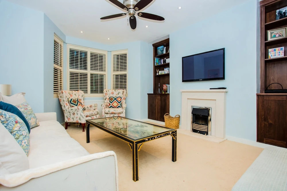 2 Bedroom Flat Sleeps 4 In Chelsea