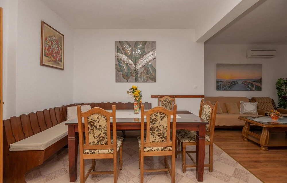 Nice Home in Makarska With Wifi and 3 Bedrooms