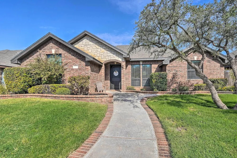 Luxe Midland Retreat w/ Patio, Grill & Yard!