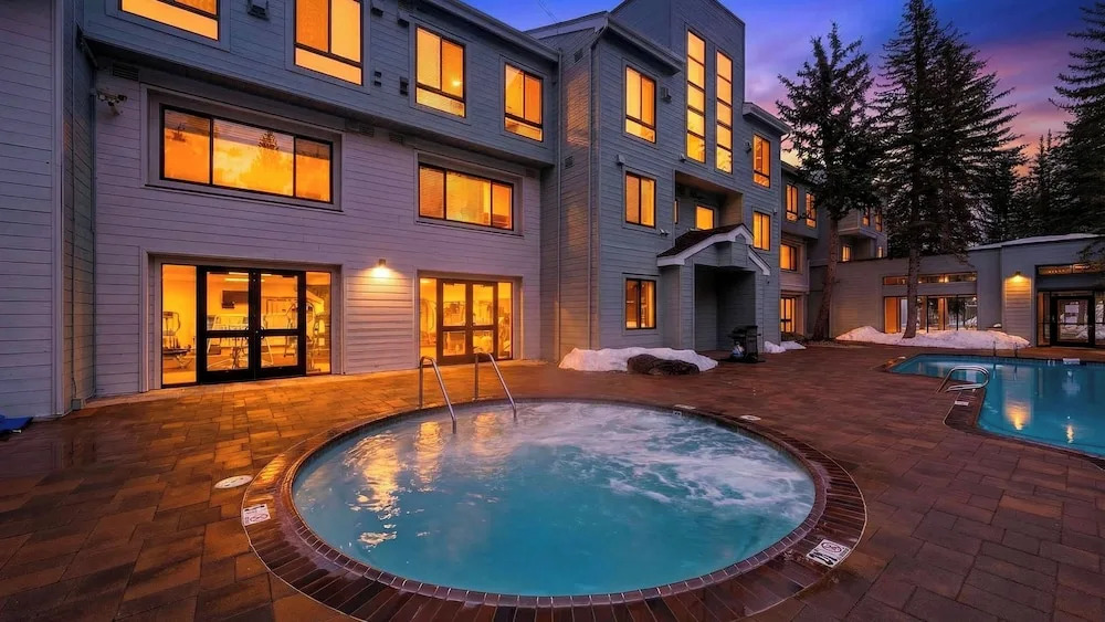 The Ridgeline & The Traverse by Avantstay 2 Slopeside Units + Hot Tub + Sauna + Heated Pool + Heart of Olympic Valley