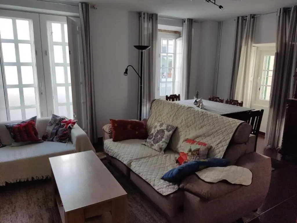 Preciosa Casa De 4 Habitaciones En Pleno Corazón Del Camino De Santiago!