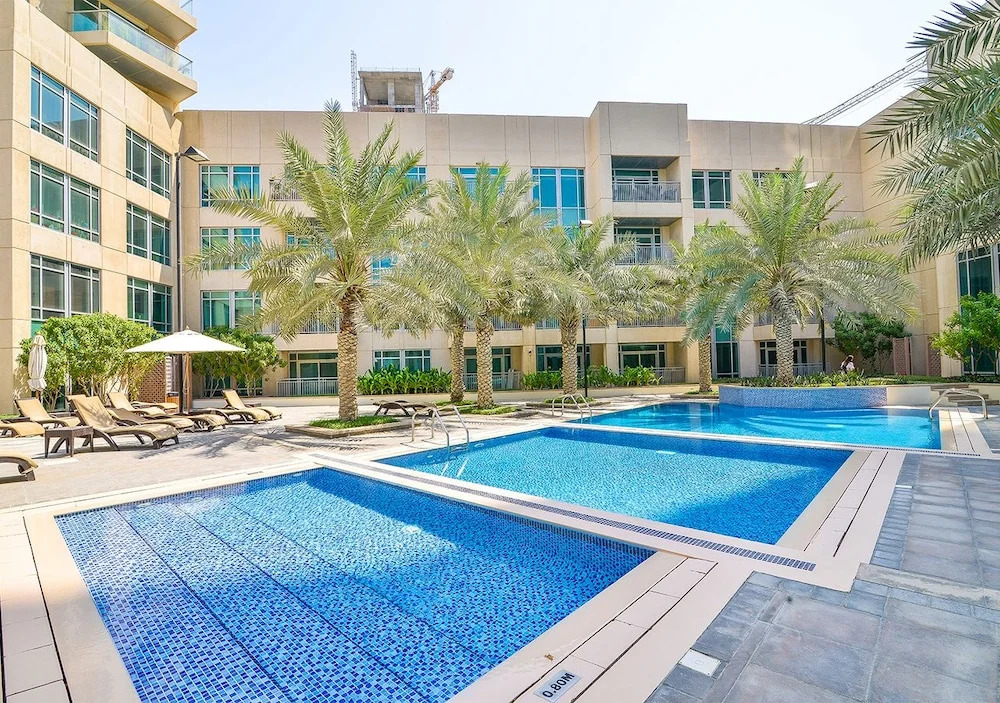 beautiful canal view 1-bedroom apartment in the heart of business bay