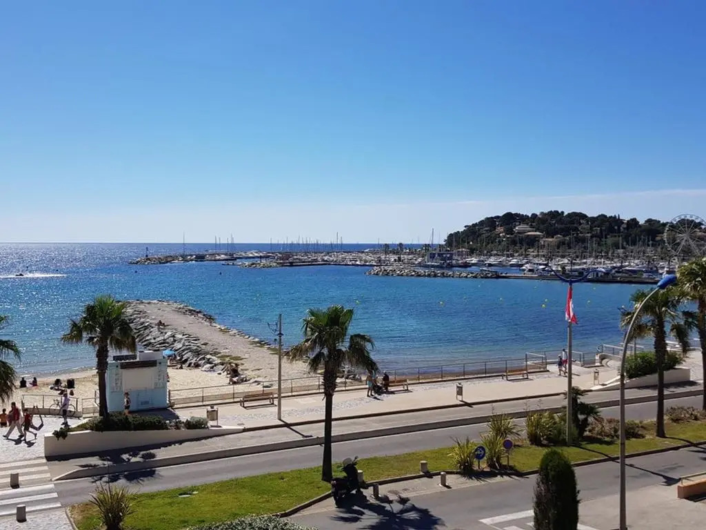 Appartement Cavalaire-sur-Mer, 1 pièce, 4 personnes - FR-1-100-184