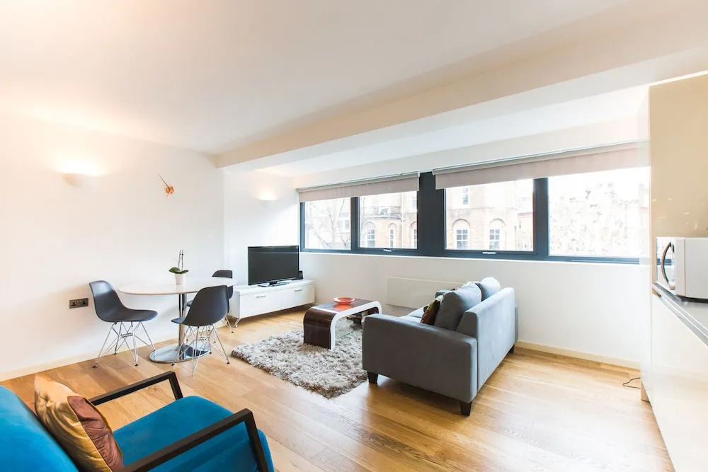 Spacious 1 Bedroom Apartment in Kensington - A1