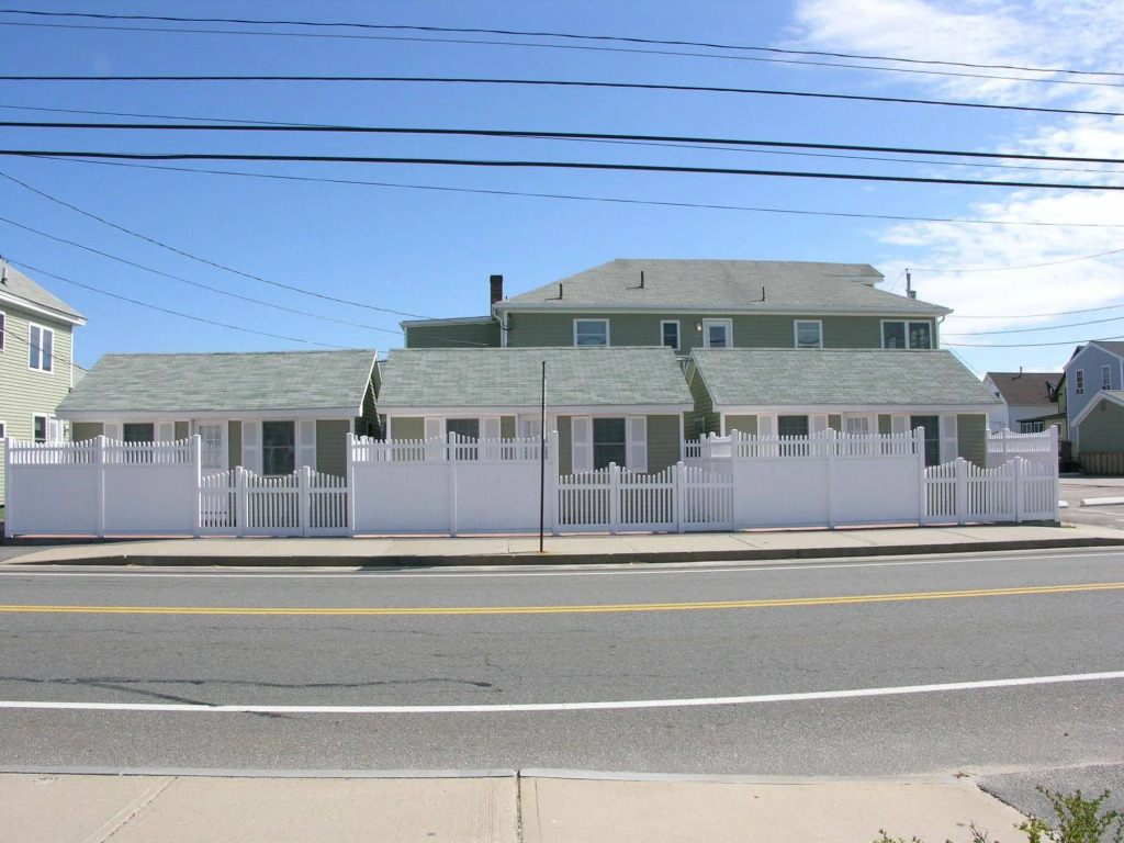 Moontide Motel, Apartments, and Cabins