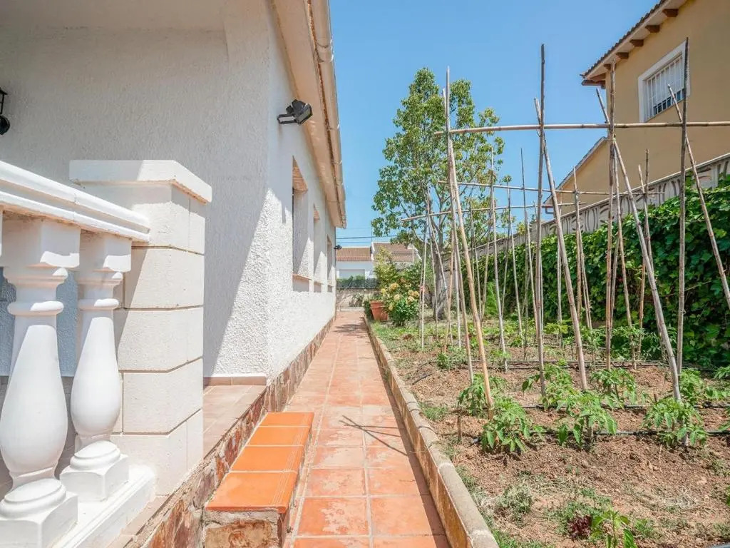 Lovely house with a huge garden