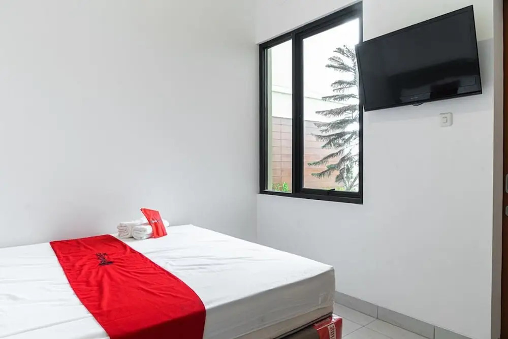 RedDoorz Plus @ EcoHome Citra Raya Tangerang