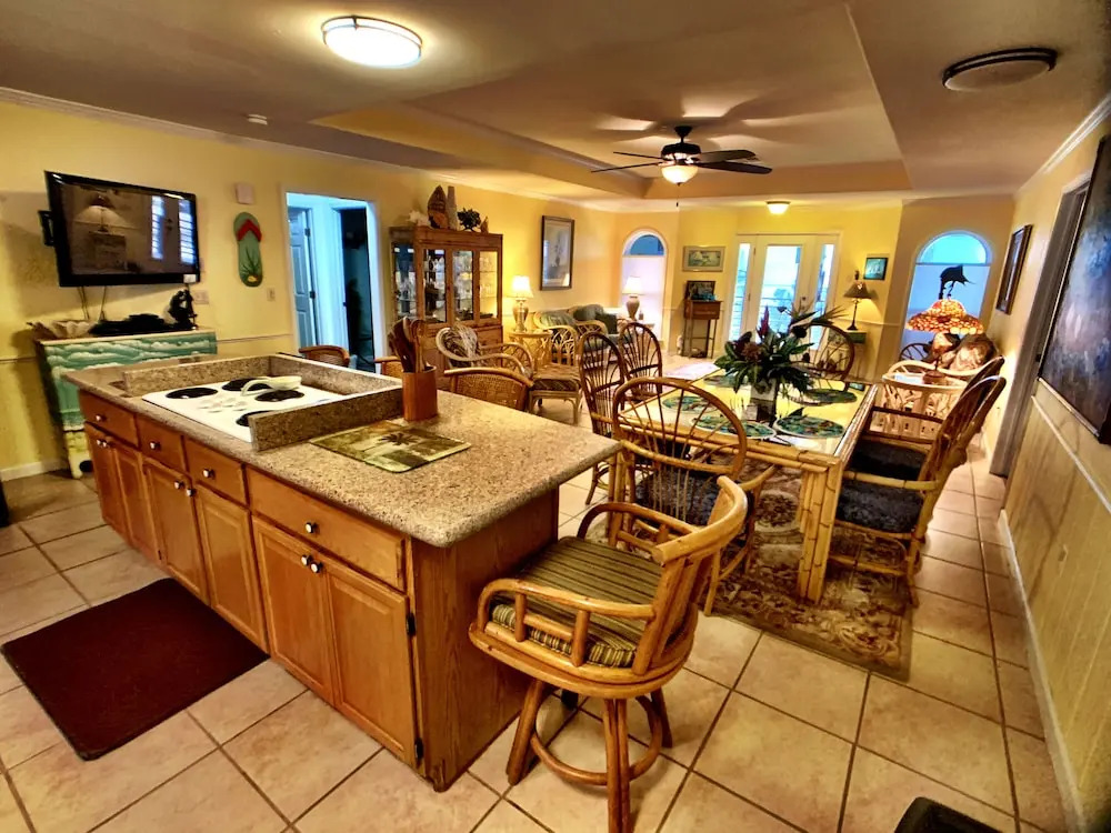 Family Ties - 3 Br Home