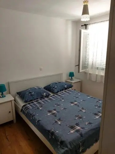 Laura Apartments