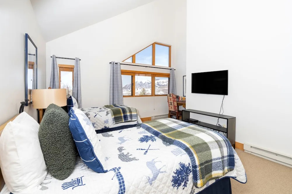 Bear Creek Lodge 408 4 Bedroom Condo by Alpine Lodging Telluride
