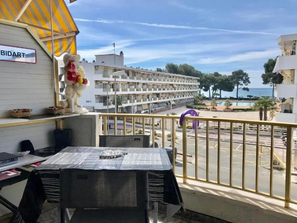 Estudio reformado con WIFI, terraza y piscina ''Internacional'' 125A - INMO22