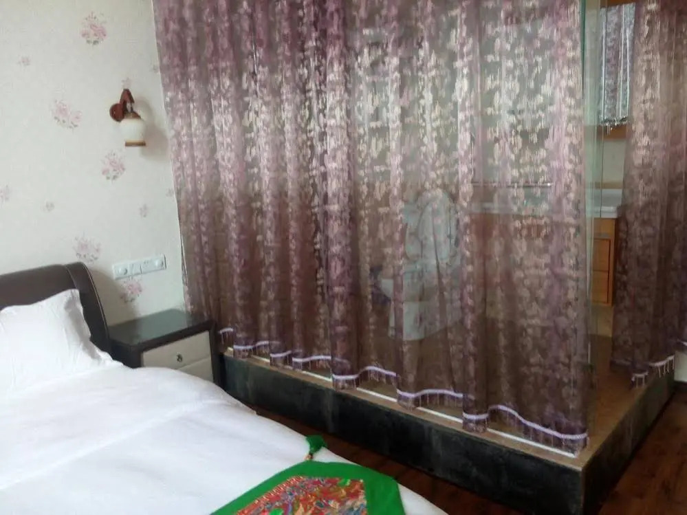 Dali Shuanglang Yinyu Jinxiangyuan Erhai Seaview Hotel
