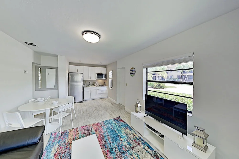 1959se3r 1 Bedroom Apts