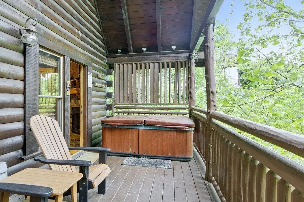 Horsin' Around 3 Bedroom Cabin by Redawning