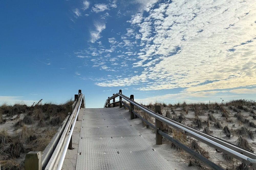 Oceanside Retreat in Mantoloking: Walk to Beach!