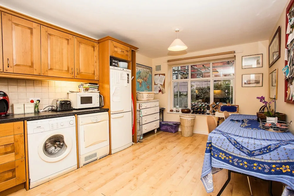 Gorgeous Spacious 3 Bed Apartment in Clapham