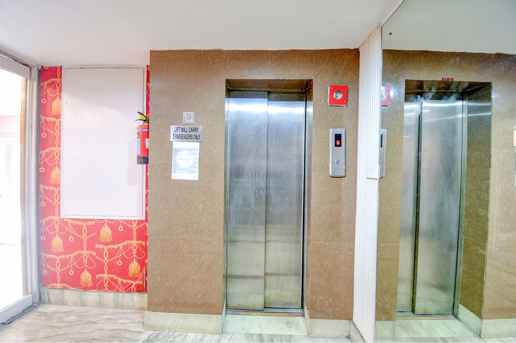 FabHotel Raj Darbar - Nr Kolkata Airport