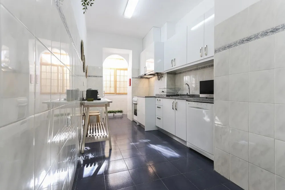 Charming Avenida by Homing