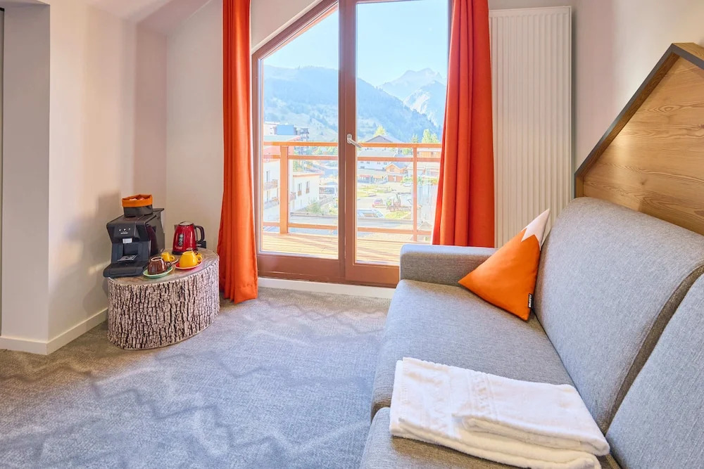 Hotel Base Camp Lodge