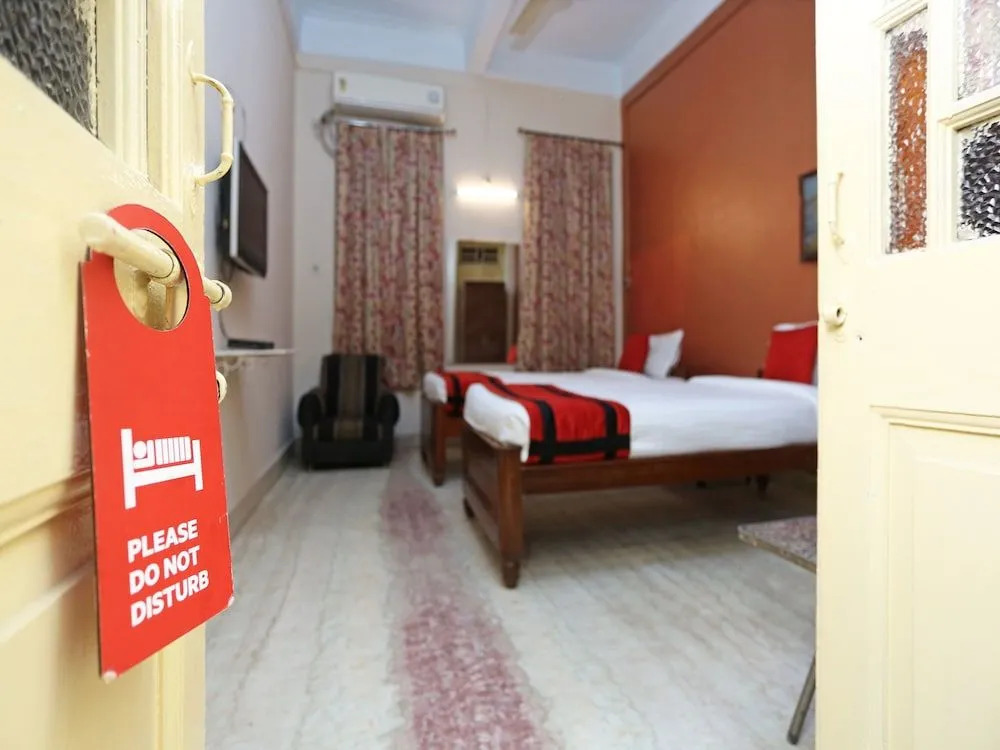 OYO 11896 Marble Palace Guest House
