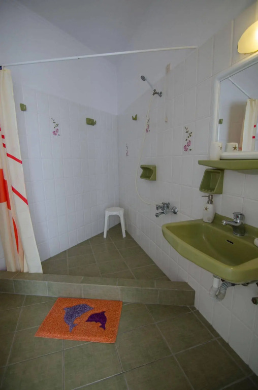 George & Irene Hotel