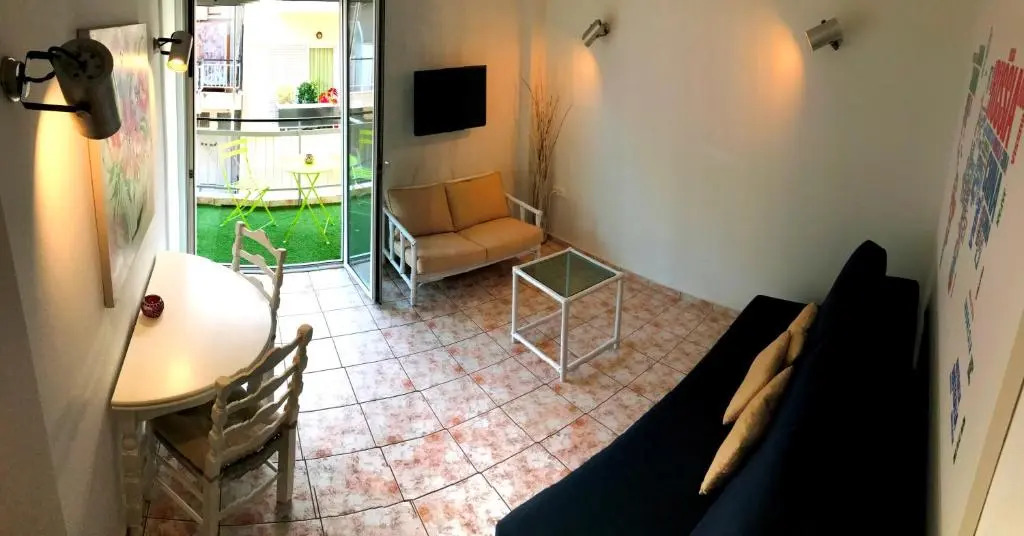 100m from the beach cosy apartment