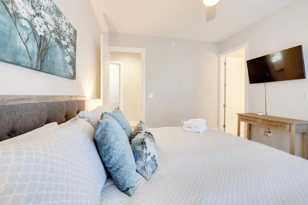 Downtown Lynchburg Condo w/ Balcony: Walk to River
