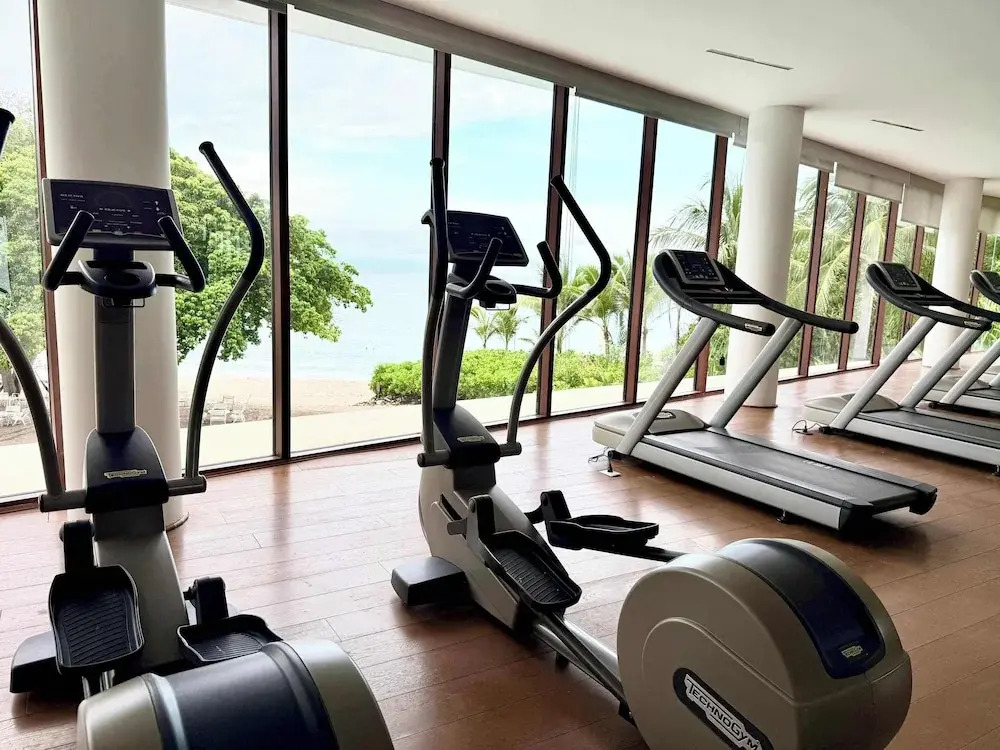 Luxury 2BR Bolongo Ocean View Private Beach