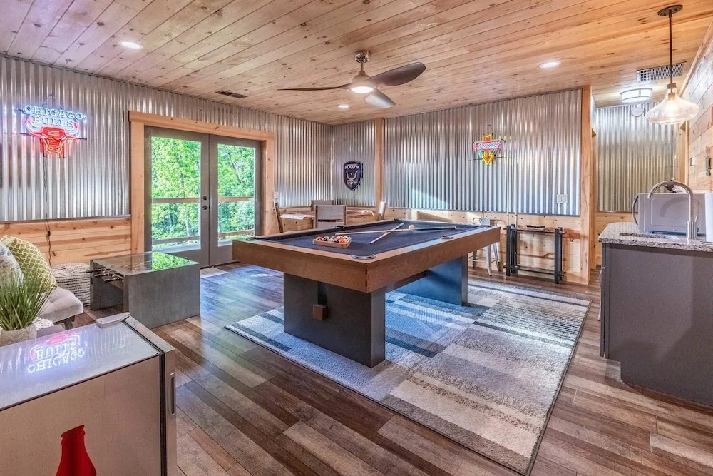 Luxury Cabin Lake View Access Theater Game Room