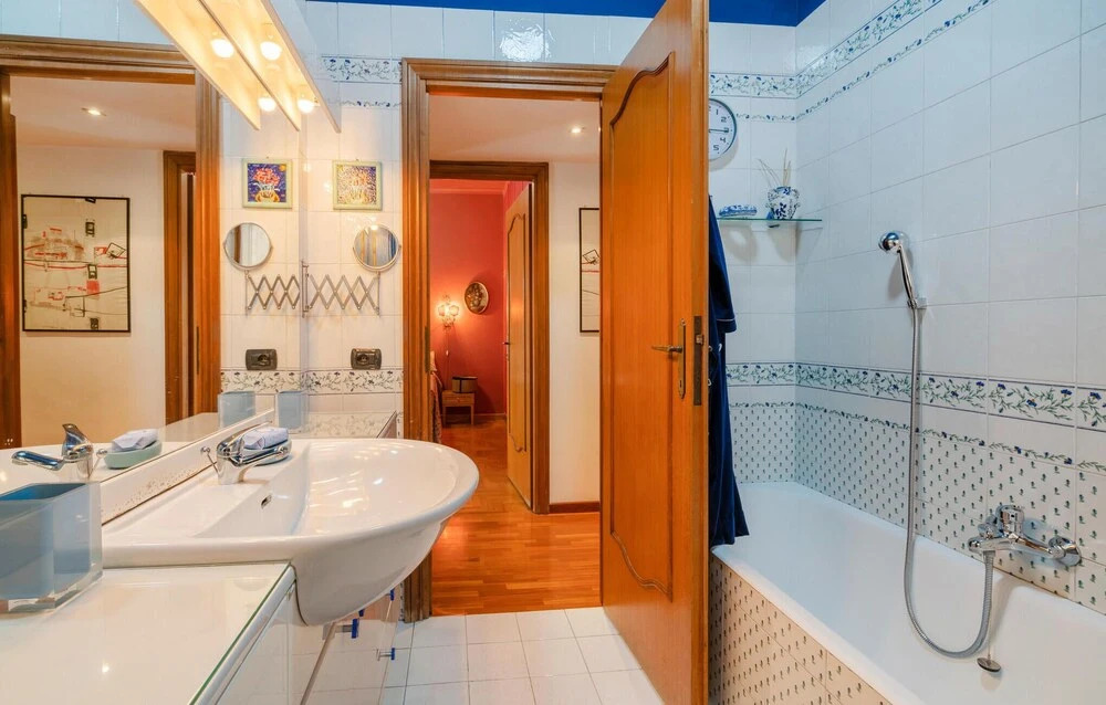 Beautiful Apartment in Roma With Wifi and 2 Bedrooms