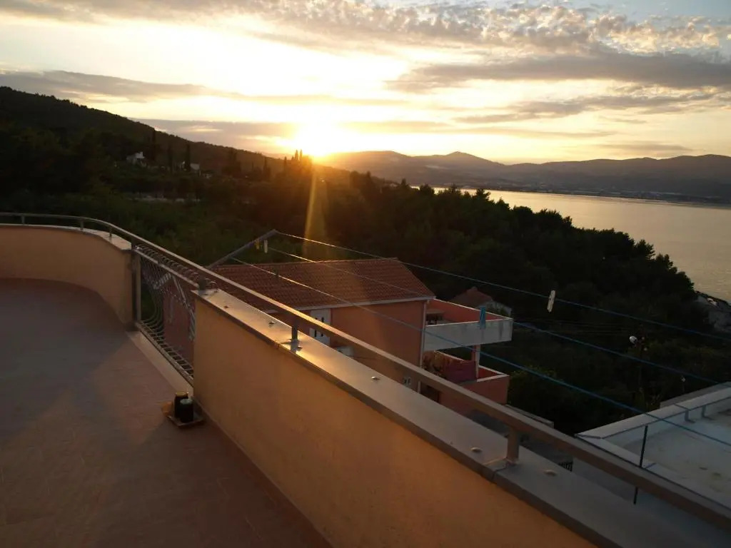 Apartments Ljilja sea view