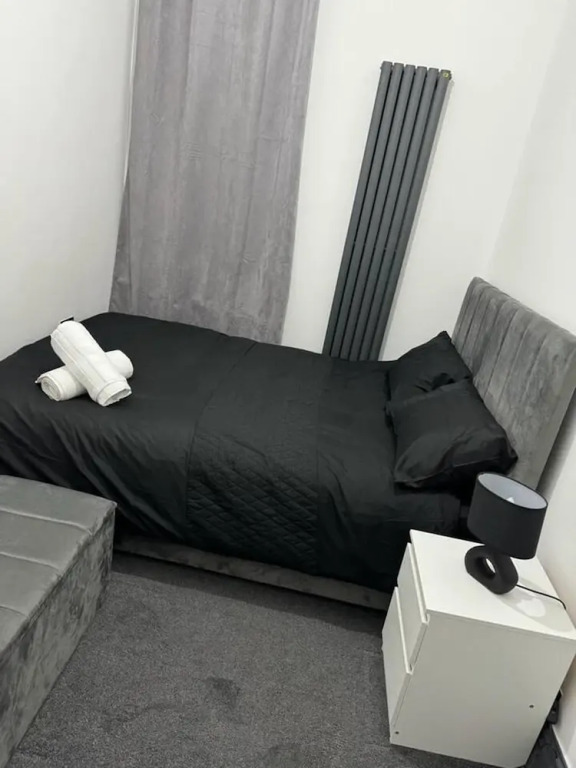 Elegant 2-bedroom Apartment Near City Centre