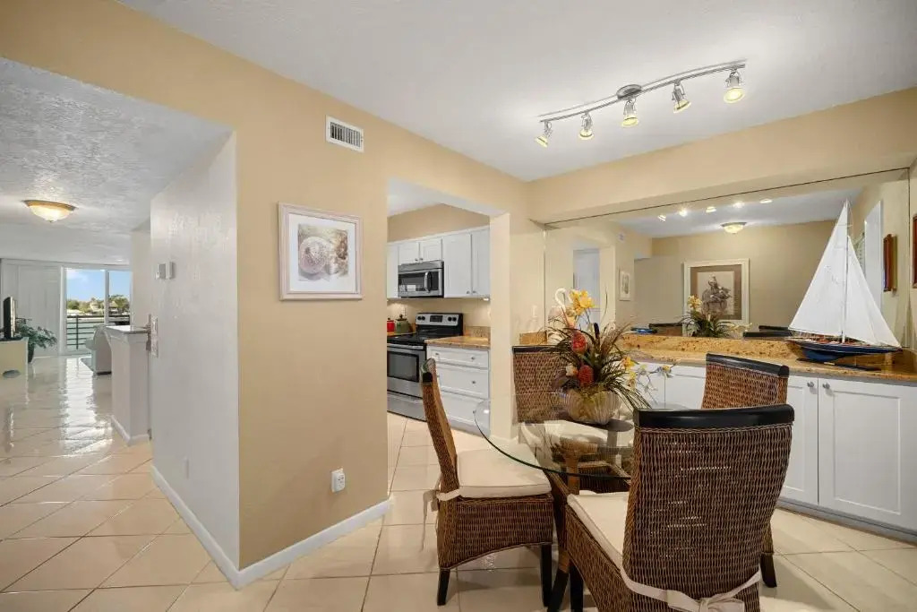 Bahia Vista 14-361, Isla Del Sol, 2 BR, Heated Pool, Spa, Near Beach, WiFi