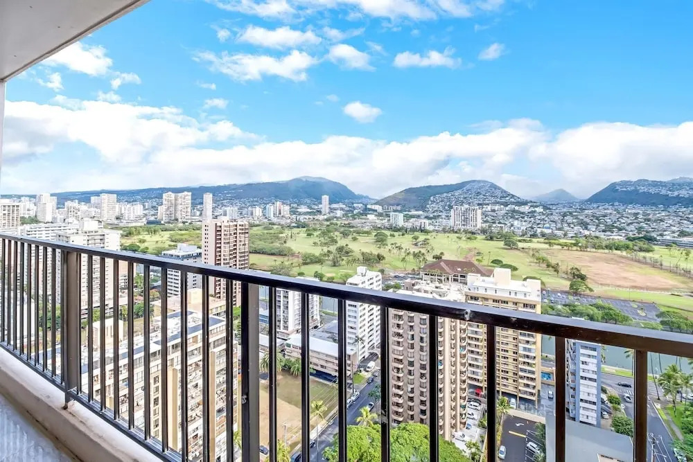 Newly Remodeled - 30th Floor Suite with EPIC Mountain Views
