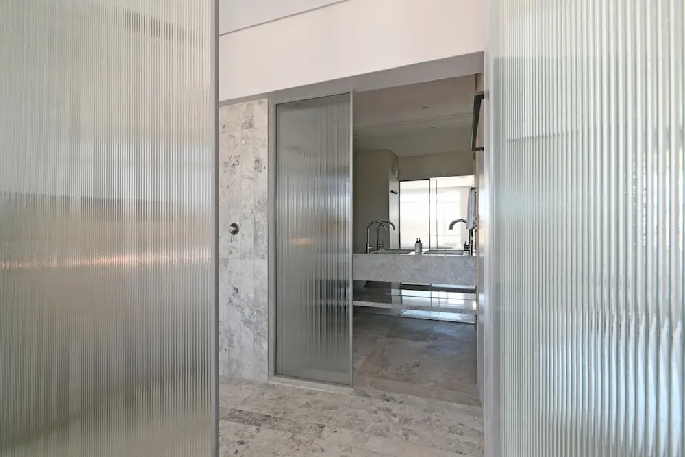 Elegant One Bed Sea Point Mountain Views