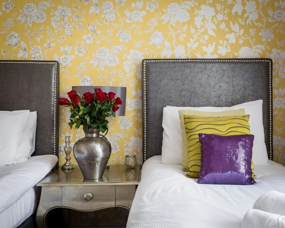 2-bed 2-bath in the Heart of London