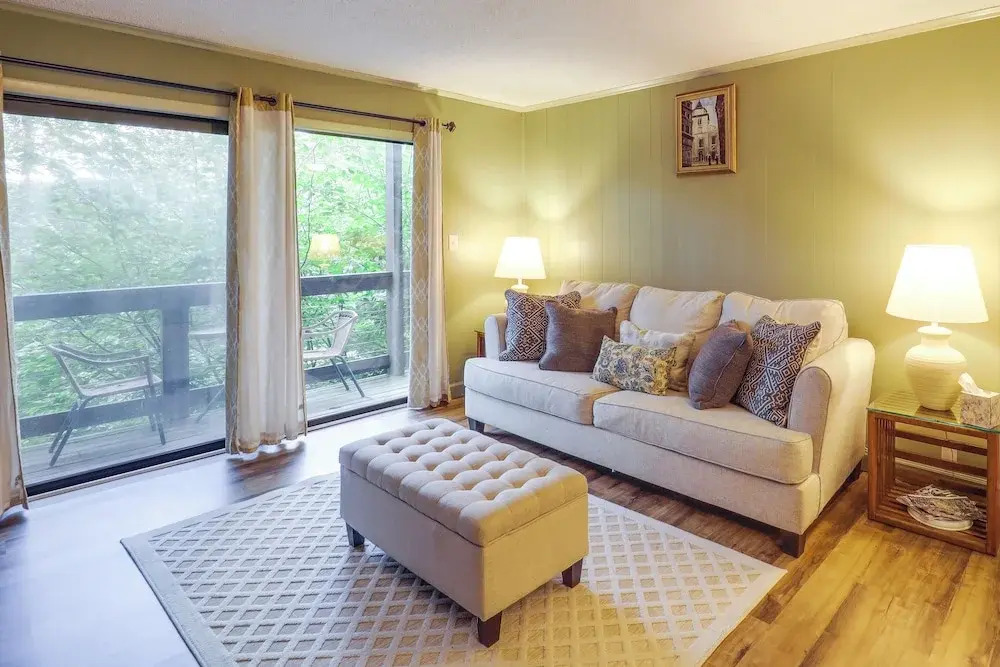 Walk to Slopes! Beech Mountain Condo, Pet Friendly