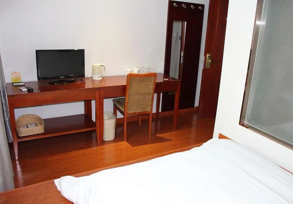 Yiting 6+e Hotel (Pudong Avenue)